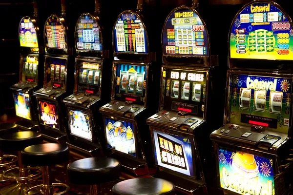 ikut4d platform interface showing sports betting and live casino options