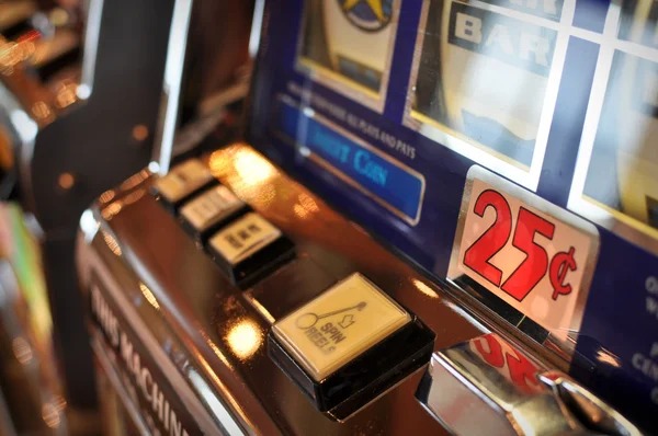ikut4d app showing live dealer roulette and blackjack tables